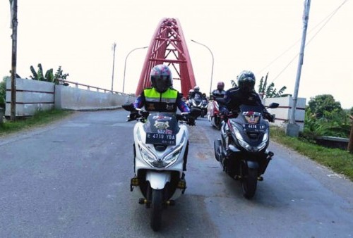 Pantai Tirta Ayu Indramayu Diserbu 800 Bikers Honda PCX, Aya Naon?