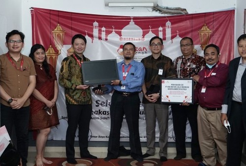 CSR Hino, Bagikan 30 Komputer ke Yayasan di Jakarta Selatan