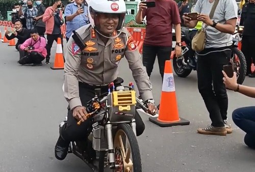 Dirlantas Polda Metro Jaya Jajal Motor Drag Bike, Ini Reaksinya