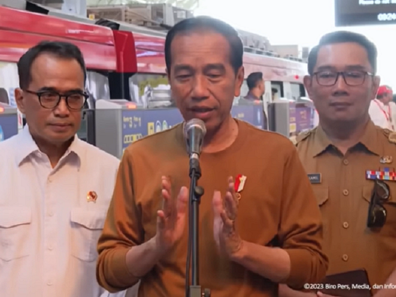 Jokowi Minta Masyarakat Maklumi Kesalahan Desain LRT: 'Jangan Cari Kesalahan!'