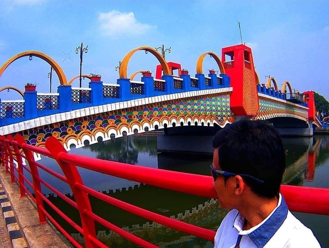 Jembatan Kaca di Sungai Cisadane, Tempat Healing Rekomendasi di Tangerang Bikin Betah