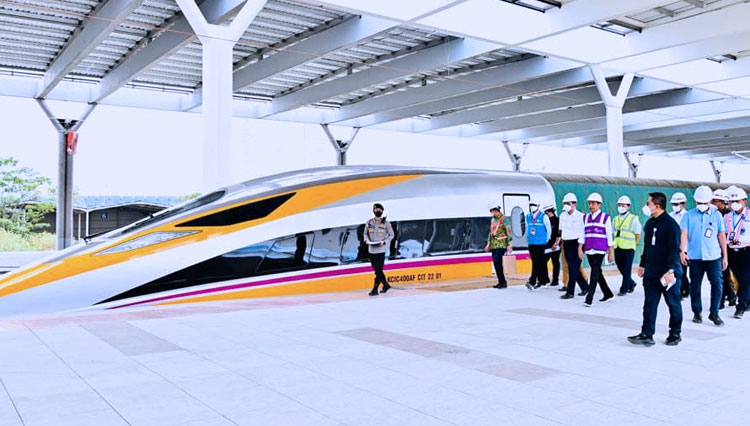 Megaproyek Kereta Cepat Bakal Sampai Surabaya, Luhut: Sesuai Arahan Presiden