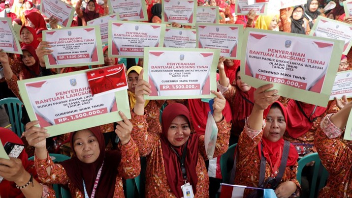 Gubernur Jatim Bahagia Lihat Perempuan Sejahtera dalam Industri Tembakau