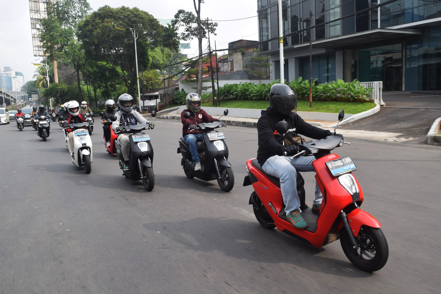 Cara Berkendara Aman dan Nyaman Menggunakan Motor Listrik Honda EM1 e: