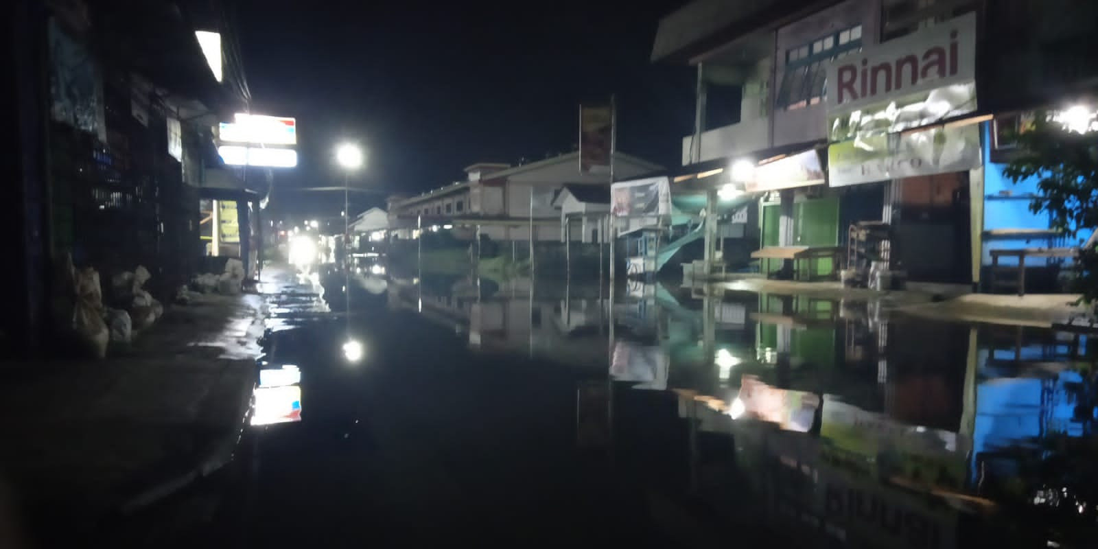 Tiga Minggu Dilanda Banjir, Sejumlah Wilayah di Sanggau Masih Terendam Air, Ratusan Warga Mengungsi?
