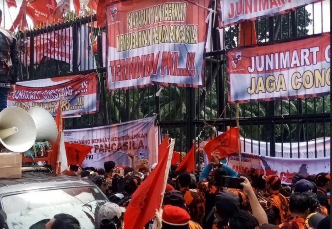 Terkuak! Penyebab Anggota PP Keroyok AKBP Dermawan Karosekali Saat Demo di Depan Gedung DPR-MPR, Ternyata Dipicu Hal ini?