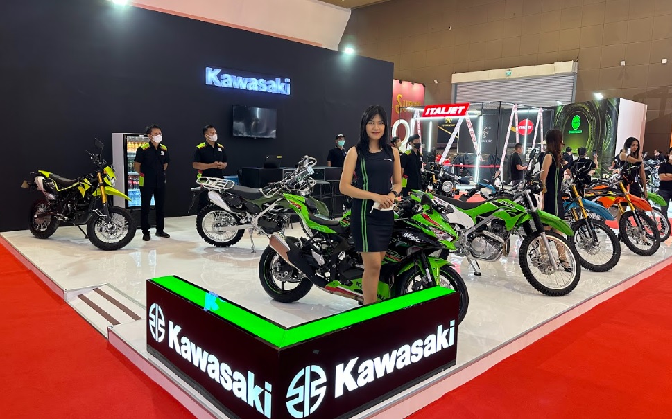 Usung Tema Elegant Sporty, Kawasaki Bawa 10 Model di IIMS 2023