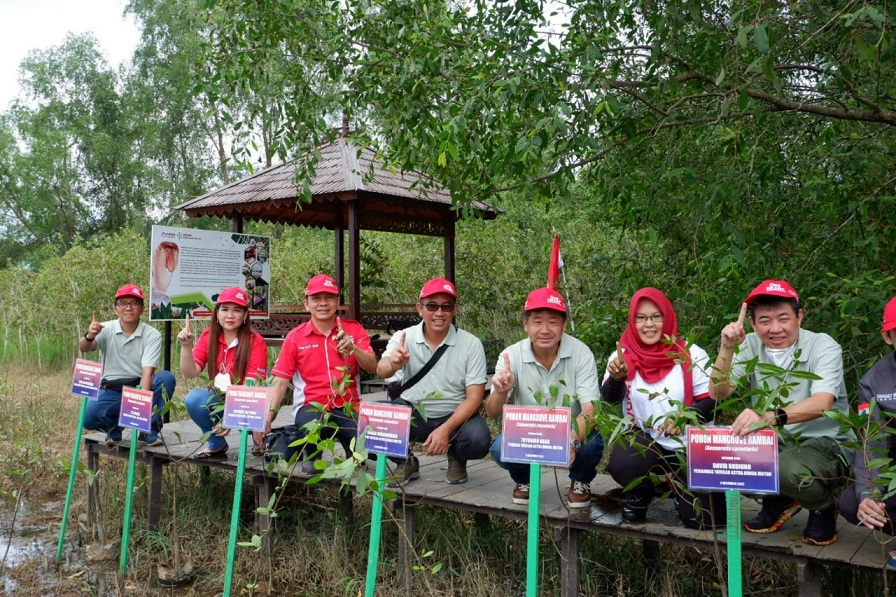 Yayasan AHM Tanam Seribu Mangrove Rambai Untuk Lestarikan Habitat Bekantan