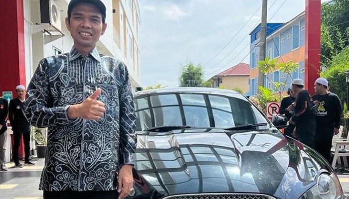 Masha Allah! Diberi Hadiah Mobil Jaguar, Ustaz Abdul Somad Lelang untuk Pembangunan Pesantren