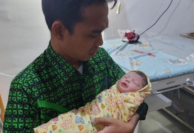 Alhamdulillah! UAS dan Fatimah Dikaruniai Anak Pertama, Netizen Serbu Akun Instagram Ustaz Abdul Somad