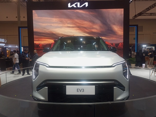 KIA Perkenalkan Mobil Listriknya EV3 di GJAW 2024