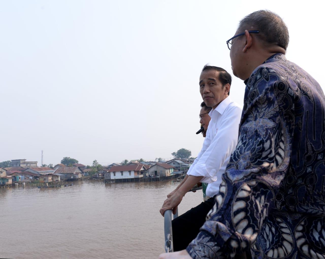 Tanggapan Presiden Jokowi Soal Banjir di Sintang, Kalimantan Barat: Kerusakan Lingkungan di Kalbar Harus Segera Dihentikan!