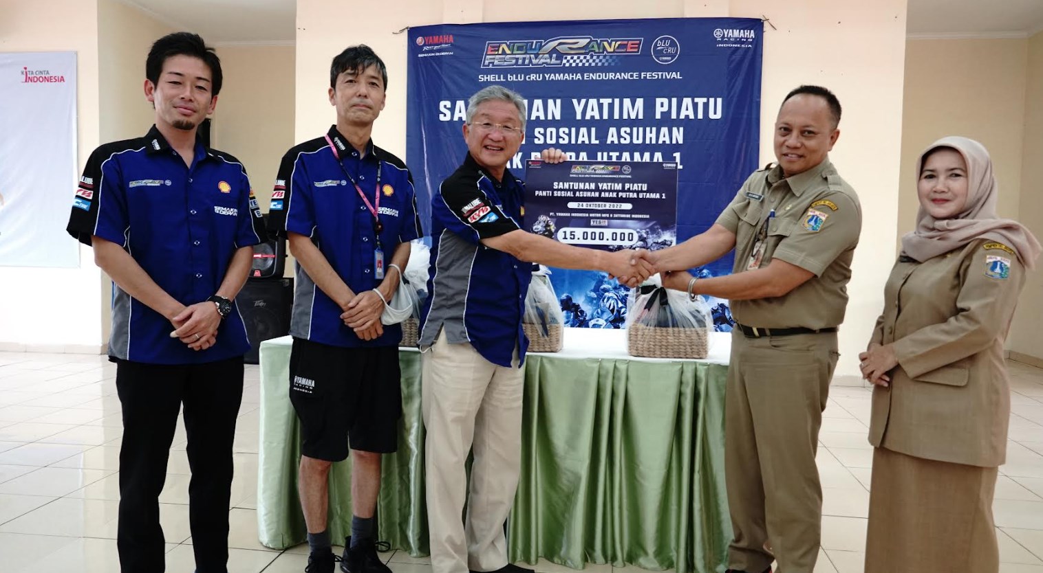 Salut! Menang Balap Ketahanan, Tim Yamaha Racing Indonesia Sumbangkan Hadiah ke Panti Asuhan