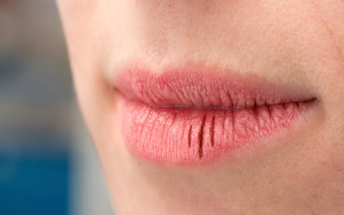 3 Opsi Lipstik Paling Cocok untuk Hilangkan Bibir Kering