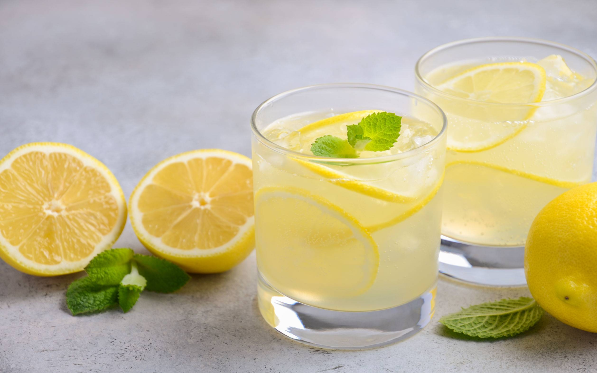 6 Manfaat Air Lemon untuk Mempercepat Proses Diet, Lemak di Perut Kabur!