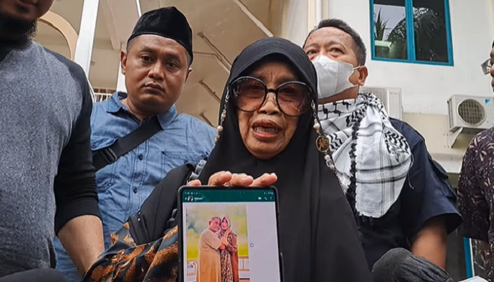 Umi Yuni Diisukan Menikah, Ibunda Ustadz Arifin Ilham Beberkan Foto Sang Menantu Berpelukan