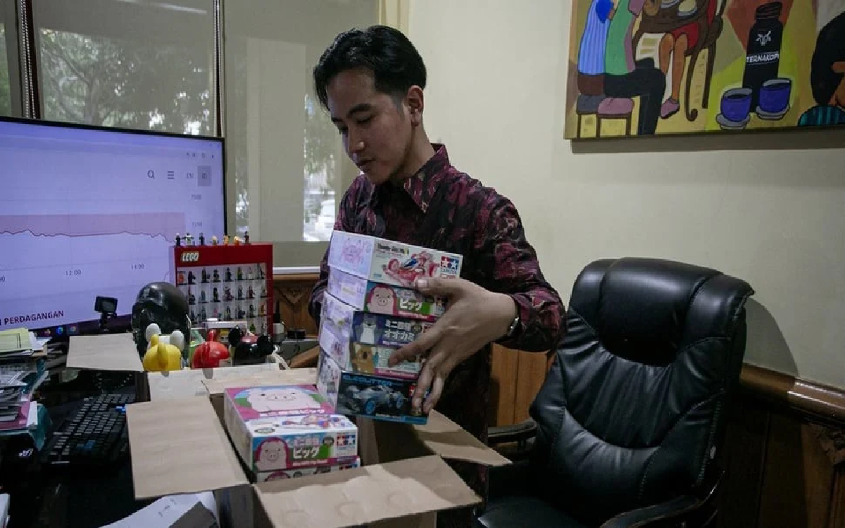 Isi Kantornya Banyak Mainan, Gibran Kena Sentil Netizen: Ini Kantor Apa Tempat Main Anak-anak?