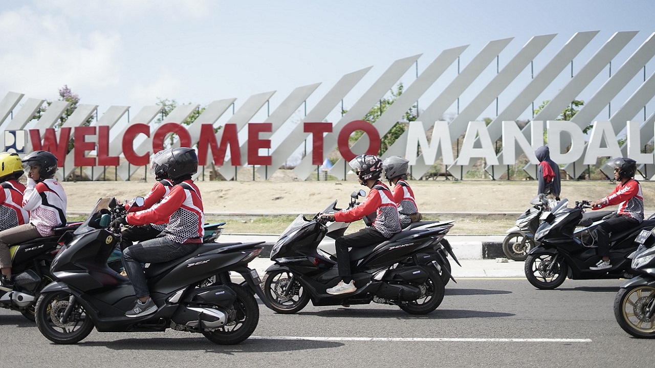 Kebersamaan Komunitas Honda PCX Menggema di MotoGP Mandalika 2024, Seru Banget!