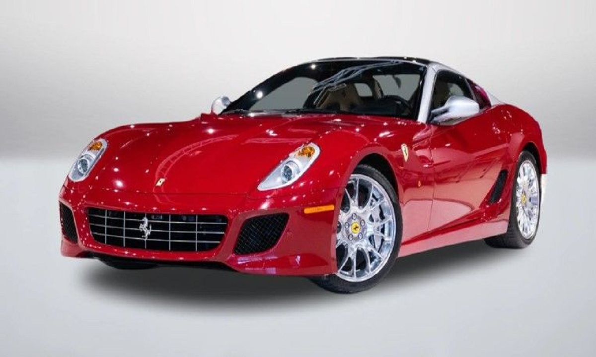 Gilak Kerennya Poll, Inilah Kemewahan Mobil Ferrari 2023!