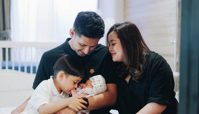 Suami Tasya Kamila Melihat Langsung Proses Kelahiran Anak Kedua: 'Untungnya Nggak Pingsan Sih'