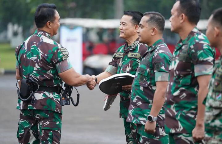 Panglima TNI Serahkan Motor Operasional untuk Pos Penjaga Perbatasan