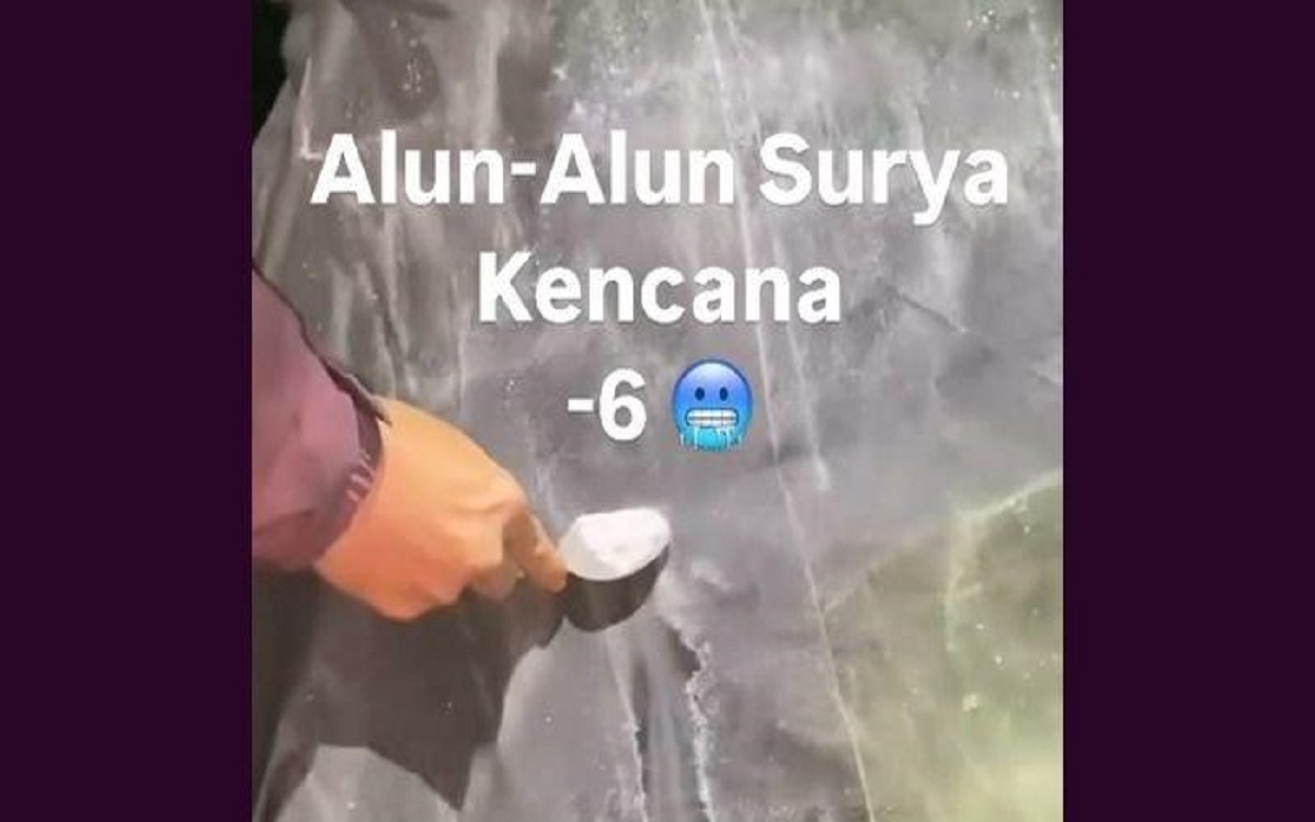 Viral Embun Es Mulai Turun di Alun-alun Suryakencana Gunung Gede Pangrango