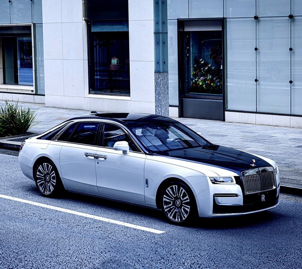 Rolls-Royce Ghost: Merangkul Kemewahan dan Kesempurnaan dalam Harmoni yang Luhur