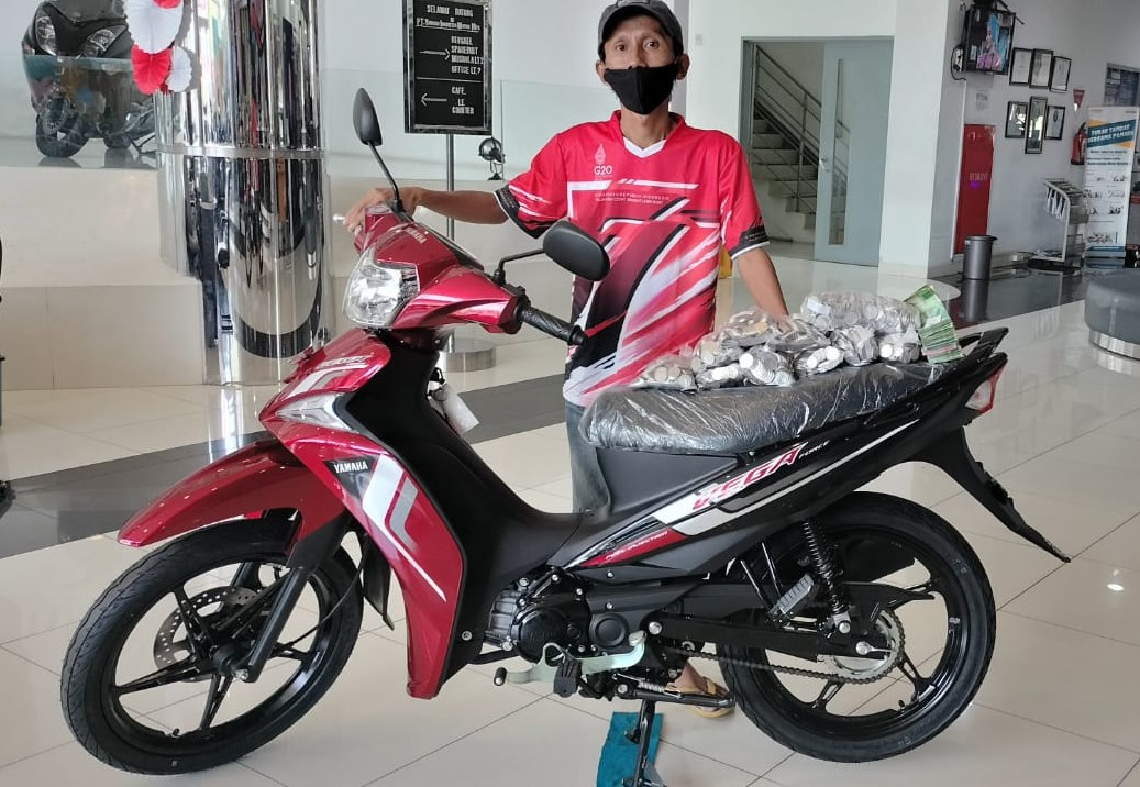 Terharu, Pria di Semarang Beli Motor Impiannya Pakai Uang Koin