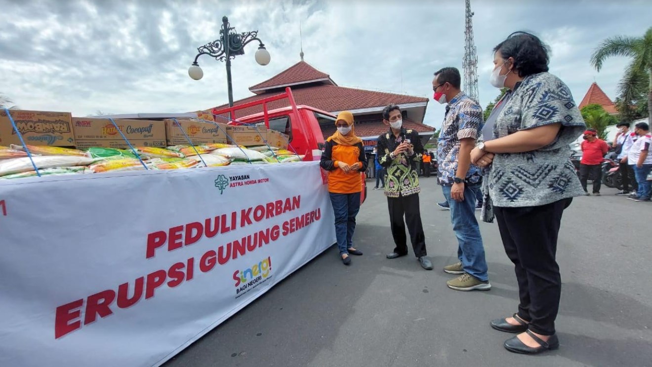 Peduli Korban Erupsi Semeru, YAHM dan PT MPM Donasikan Paket Makanan, Ahmad Muhibbudin Sampaikan Pesan Mendalam 