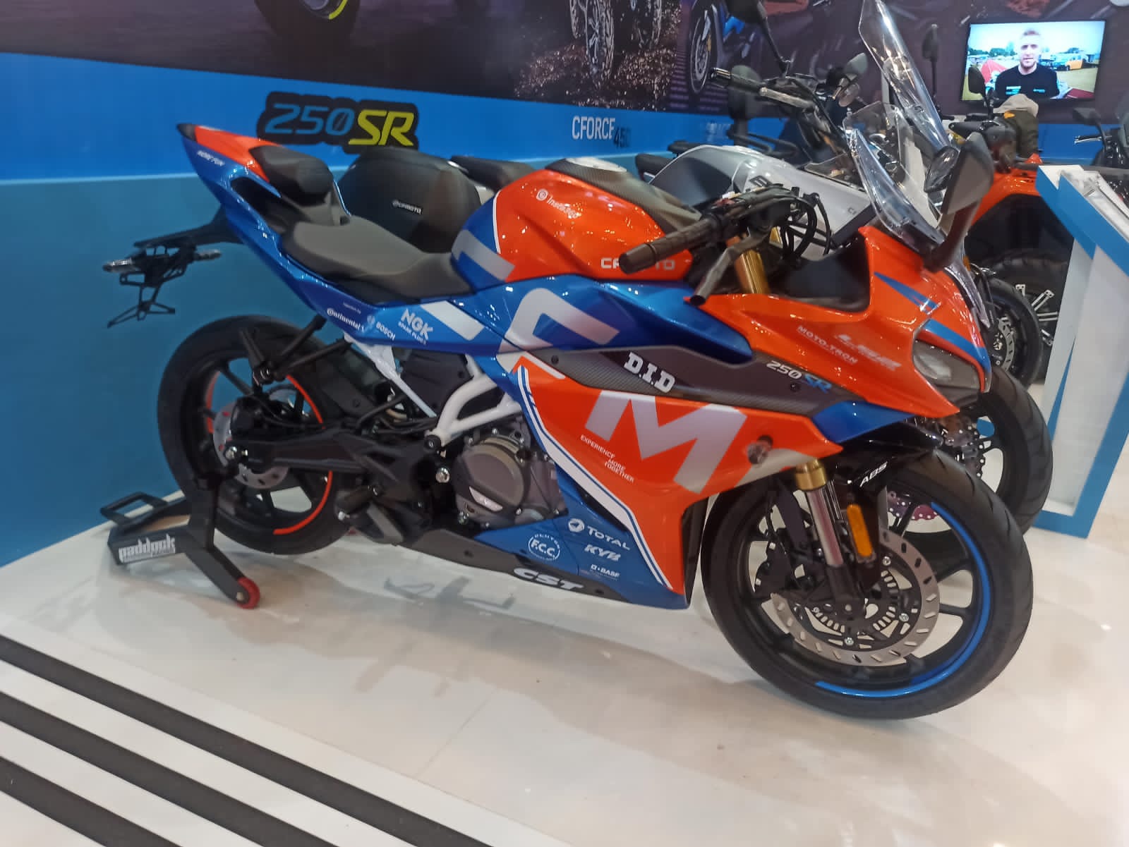 Wow, MForce Pamerkan Motor Sport Ala MotoGP di GIIAS 2022