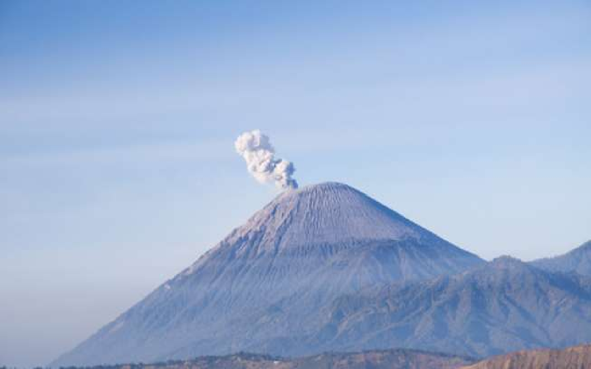 Mitos Gunung Semeru, Benarkah Jadi Tempat Kumpulnya Para Dewa?