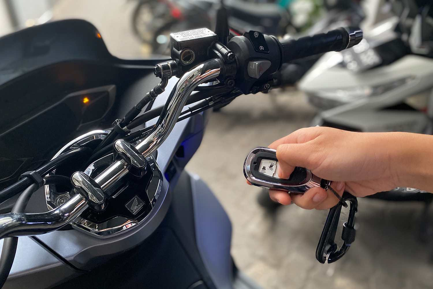 Knob Kunci Motor Smart Key tidak Bisa Diputar, Ada Kendala pada Aki Motor?