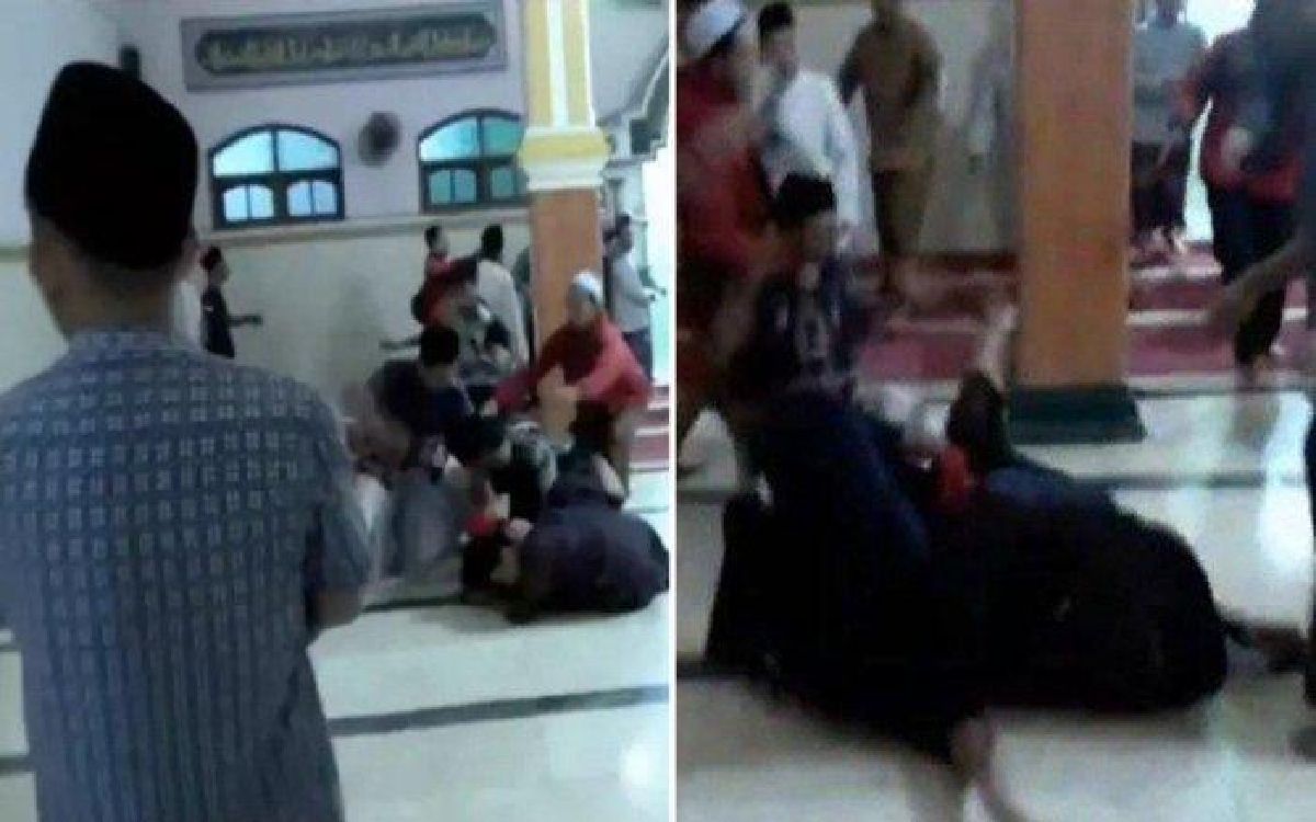 Viral! Rebutan Mau Jadi Imam, Pria Ini Bertengkar di Dalam Masjid