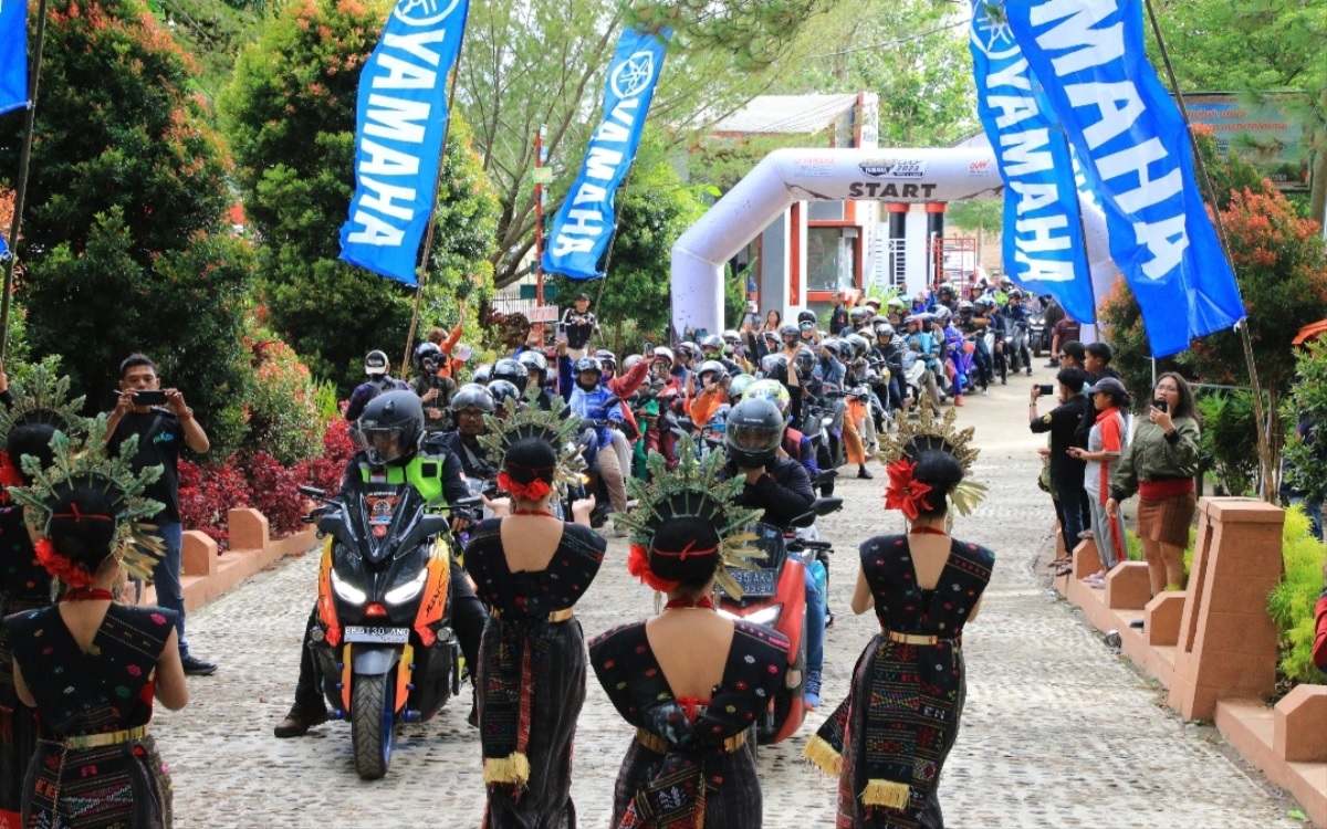 Maxi Yamaha Day 2023: Rayakan Puncak Semarak Ratusan Bikers di Tepian Danau Toba