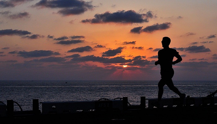 Simak 5 Manfaat Olahraga Lari di Malam Hari, Bisa Tingkatkan Kebahagiaan?