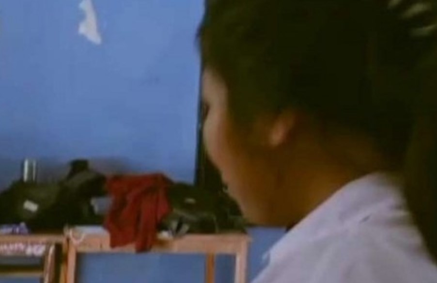 Miris! Video Aksi Siswa-Siswi di Kupang Pesta Miras dan Merokok di Kelas Viral, Tanggapan Pihak Sekolah?