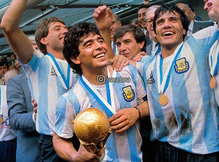 Fantastis! Jersy Maradona Terjual Rp128 Miliar 