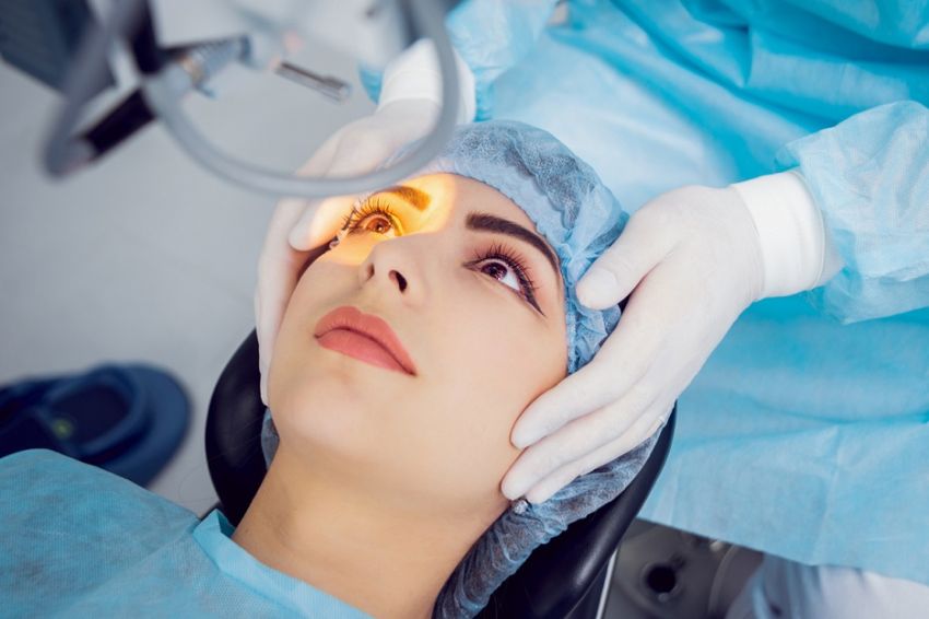 Yuk Ketahui Fakta Tindakan Lasik Mata: Prosedur, Risiko, dan Efek Sampingnya