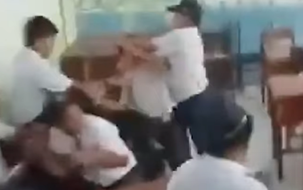 Viral! Anak SMP di Gowa Jadi Sasaran Bully, Korban Diinjak Temannya Sampai Terkapar