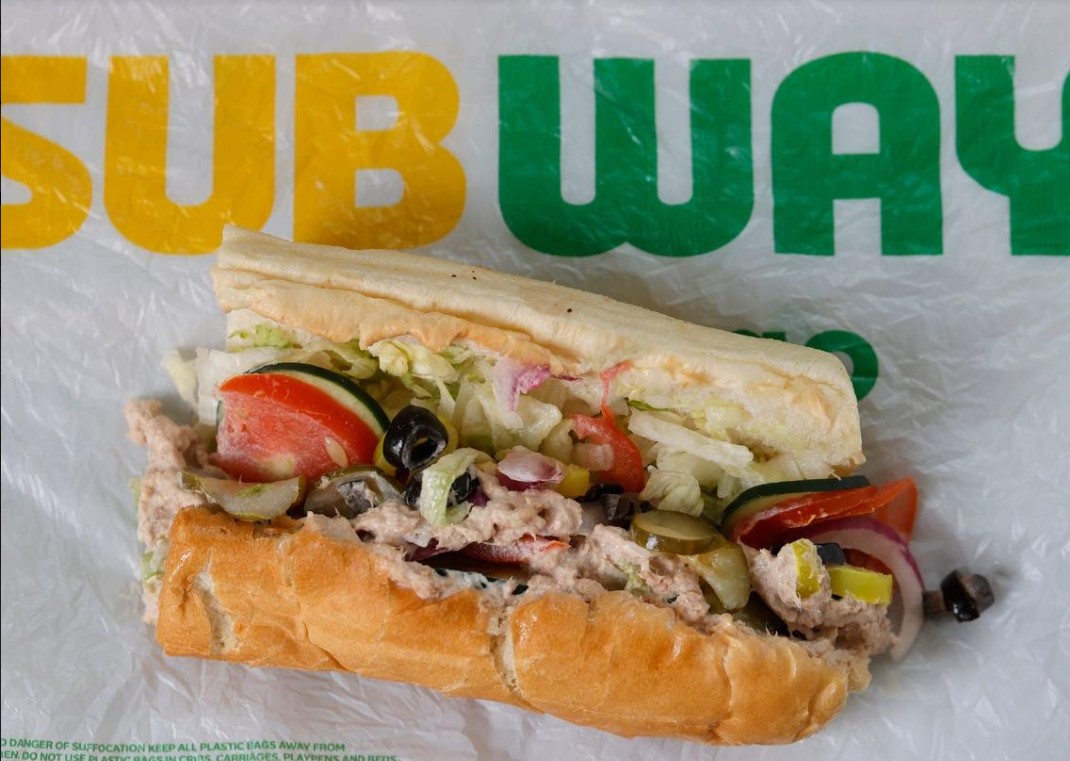 Buka Gerai di Citos, Subway Sandwich Diserbu Masyarakat, Antreannya Bikin Warganet Gemas dan Singgung Social Distancing