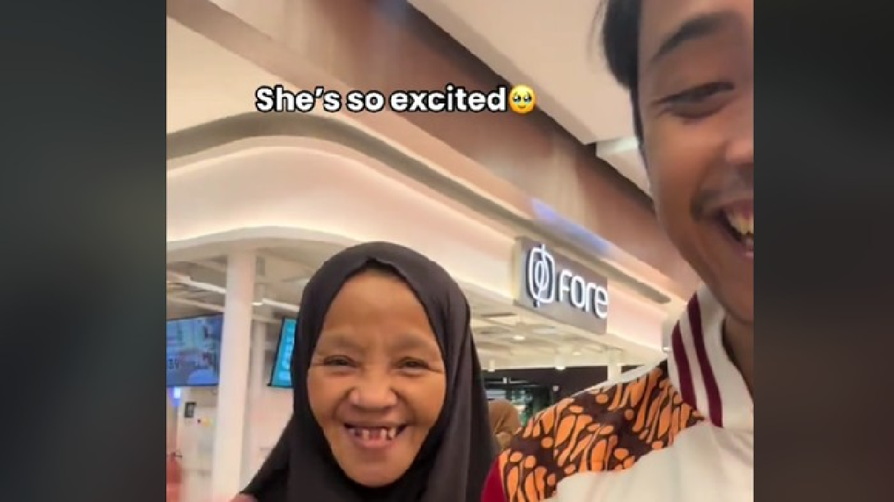 Viral Video Ibu Bangga Banget Diajak Anaknya Pertama Kali Ngemall