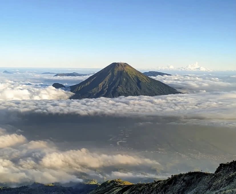 Akibat Kebakaran di Gunung Sumbing Semua Jalur Pendakian Ditutup