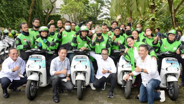 Menhub Luncurkan Motor Listrik Gesit untuk Angkutan Penumpang di KTT G20 Bali