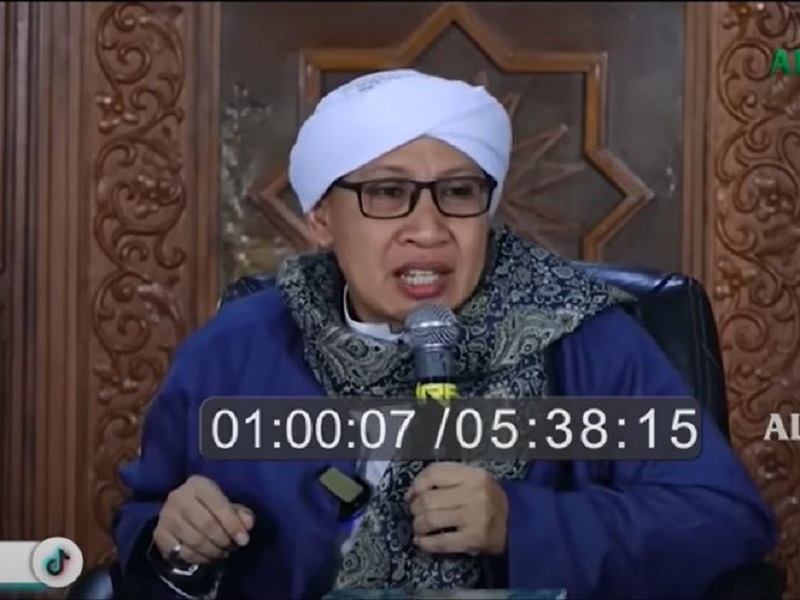 Buya Yahya Beri Jawaban Menohok Soal Wanita Lepas Cadar di Hadapan Media: 'Apa Sih, Tujuannya Apa?'