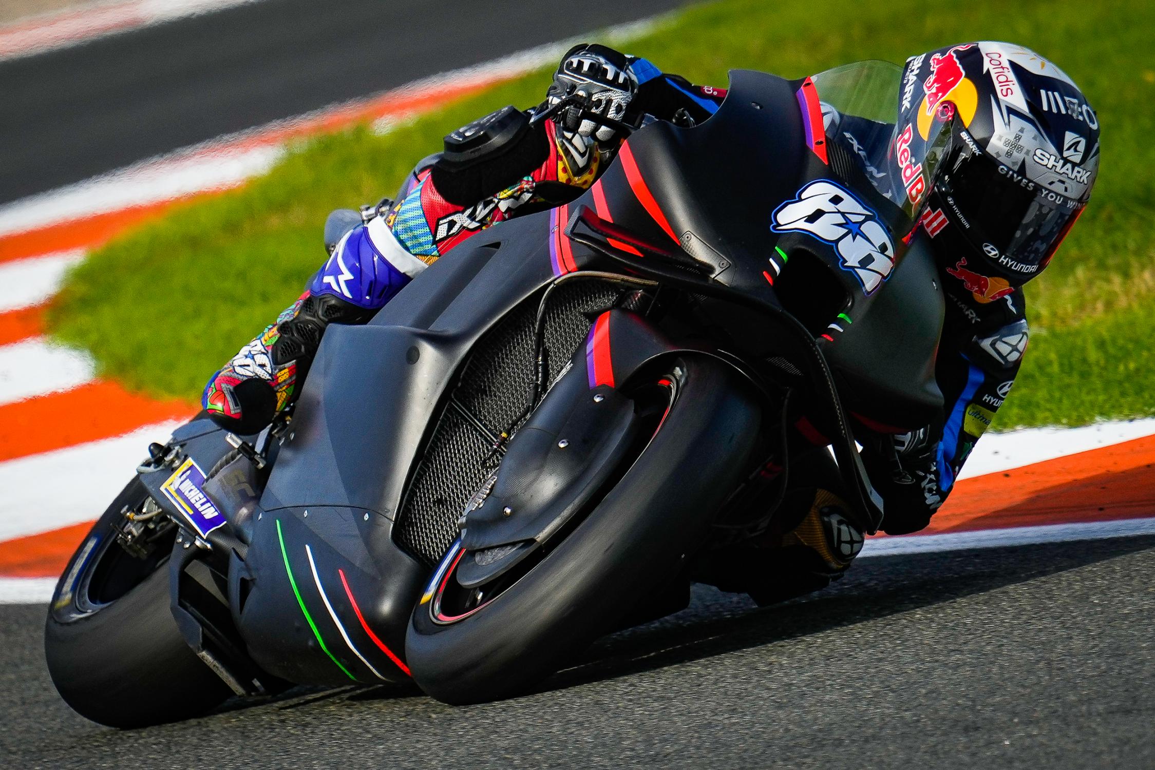 Aprilia Turunkan 4 Motor di MotoGP 2023, Pasang Target Tinggi Untuk Pembalapnya