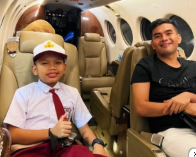 Mantap! Farel Prayoga Pelantun 'Ojo Dibandingke' Diantar Sekolah Naik Jet Pribadi