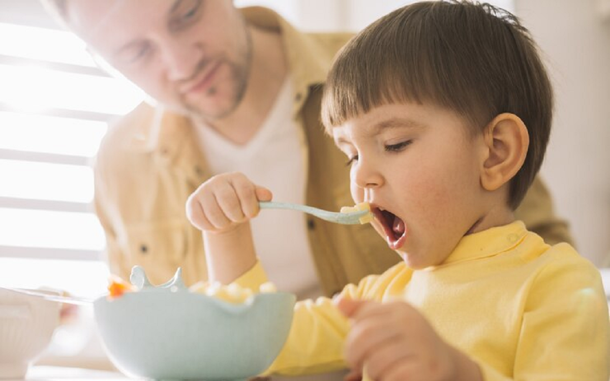 Si Kecil Mulai Susah Makan? Ini Cara Menambah Nafsu Makan Anak