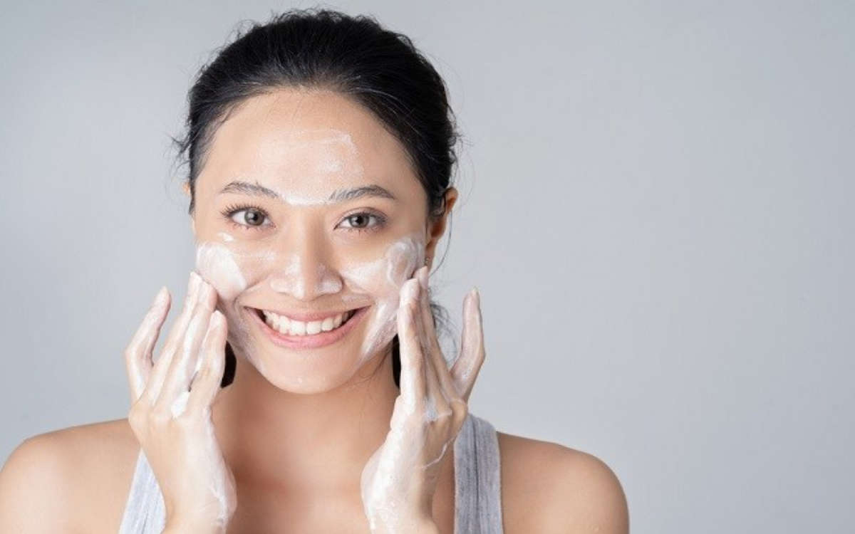 5 Rekomendasi Produk Skincare yang Cocok untuk Wanita, Terbukti Aman Kok