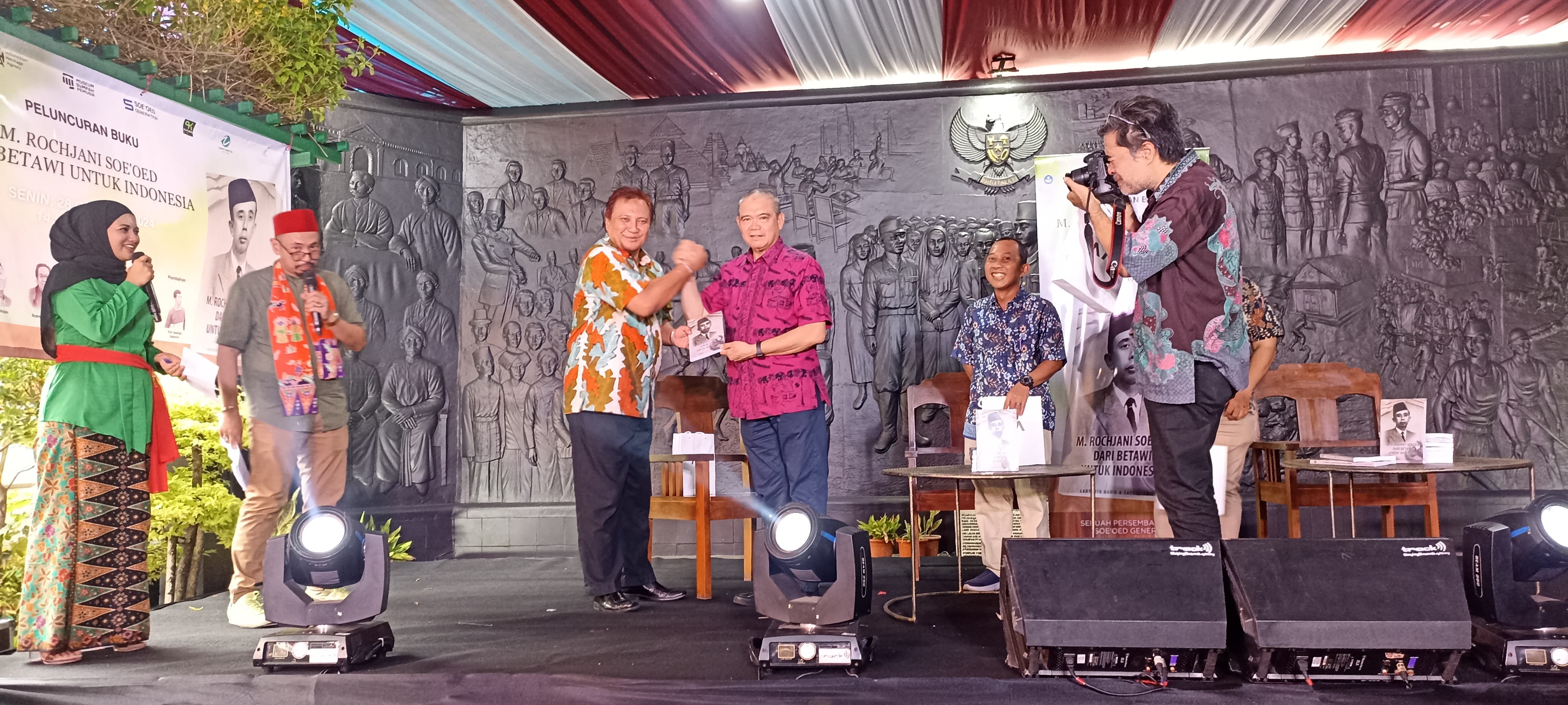 Buku M Rochjani Soe'oed, Mengangkat Peran Anak Betawi dalam Sumpah Pemuda 1928