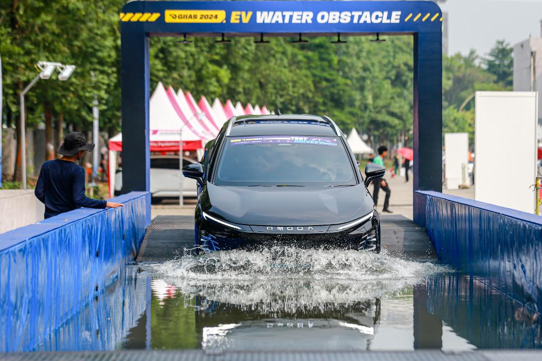 Lebih dari 546 Pengunjung GIIAS 2024 Rasakan Langsung Kecanggihan Teknologi dan Performa Mobil Chery